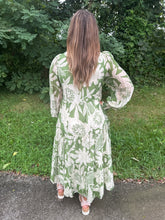 Load image into Gallery viewer, Green Floral Long Sleeve Tiered Midi Dress