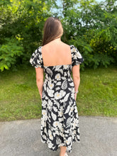 Load image into Gallery viewer, Black Floral Tropical Puff Sleeve Dress