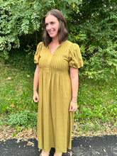 Load image into Gallery viewer, Short Sleeve Pleated Bodice Midi Dress