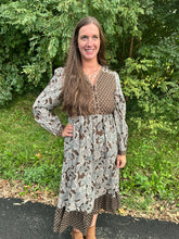 Load image into Gallery viewer, Mixed Paisley Print Quilted Bodice Midi Dress