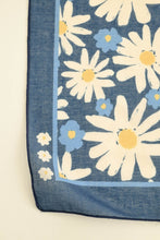 Load image into Gallery viewer, Daisy Flower Print Cotton Scarf