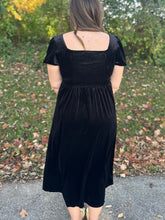 Load image into Gallery viewer, Velvet Corset Puff Sleeve Midi Dress