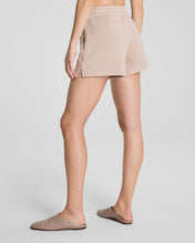 Load image into Gallery viewer, SPANX Airessentials 5" Short