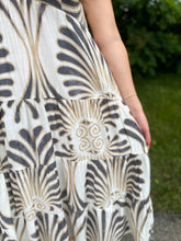 Load image into Gallery viewer, Boho Print Ruffle Sleeve Textured Print