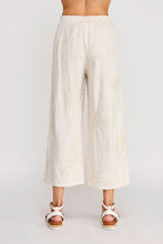 Load image into Gallery viewer, Floral Embroidered Soft Linen Cropped Pant