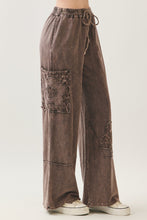 Load image into Gallery viewer, Mineral Wash Daisy Patch Sweatshirt & Pant Set