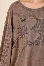Load image into Gallery viewer, Mineral Wash Daisy Patch Sweatshirt & Pant Set