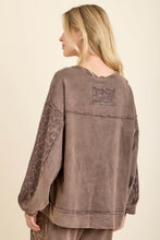 Load image into Gallery viewer, Mineral Wash Daisy Patch Sweatshirt & Pant Set
