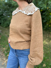 Load image into Gallery viewer, Collared Detailed Knit Top