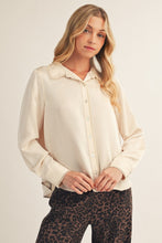 Load image into Gallery viewer, Scallop Trim Button Down Top