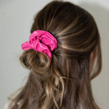 Load image into Gallery viewer, Leather Scrunchie Set - Pink Checkered