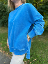 Load image into Gallery viewer, Acid Wash Hi-Low Hem Pullover