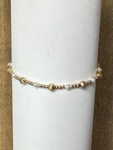 Load image into Gallery viewer, Dignity Sincerity Pattern 4mm Bead Bracelet - Pearl