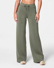 Load image into Gallery viewer, SPANX AirEssentials Wide Leg Pant
