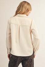 Load image into Gallery viewer, Scallop Trim Button Down Top