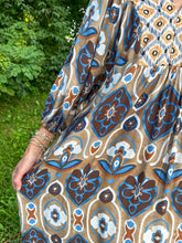 Load image into Gallery viewer, Latte Abstract Print Collared Midi Dress