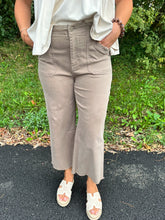 Load image into Gallery viewer, Wide-Leg Cropped Denim with Pork Chop Pockets