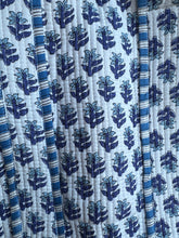 Load image into Gallery viewer, Large Quilted Duffle Bag