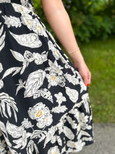 Load image into Gallery viewer, Black Floral Tropical Puff Sleeve Dress