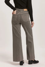 Load image into Gallery viewer, Fiona High Rise Wide Leg Jeans - Graphite