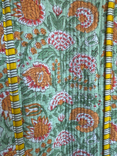Load image into Gallery viewer, Quilted Toiletry Set