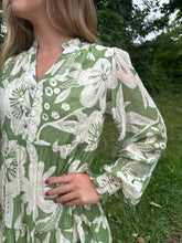 Load image into Gallery viewer, Green Floral Long Sleeve Tiered Midi Dress