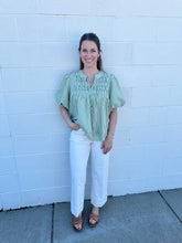 Load image into Gallery viewer, Puff Sleeve Pintuck Detail Stripe Top