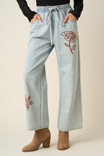 Load image into Gallery viewer, Daisy Embroidery Elastic Waist Denim Jeans