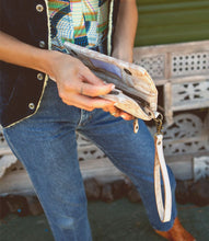 Load image into Gallery viewer, Cadence Leather Wristlet Wallet - Bedstu