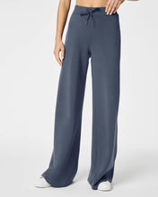 Load image into Gallery viewer, SPANX AirEssentials Wide Leg Pant