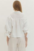 Load image into Gallery viewer, Solid 3/4 Sleeve Scallop Trim Button Down