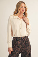 Load image into Gallery viewer, Scallop Trim Button Down Top