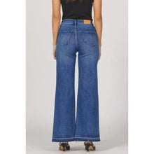 Load image into Gallery viewer, Holly Super High Rise Wide Hem Straight Jeans - Summerville
