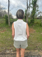 Load image into Gallery viewer, Soft Linen Pintuck Sleeveless Collared Shirt

