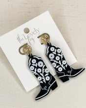 Load image into Gallery viewer, Printed Flower Boot Earring
