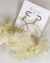 Load image into Gallery viewer, Wrapped Flower Wire Earrings
