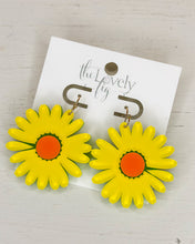 Load image into Gallery viewer, Acrylic Daisy Earrings
