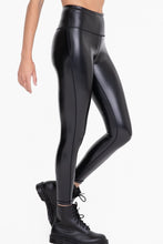 Load image into Gallery viewer, Glossy Liquid Highwaist Leggings
