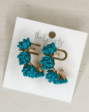 Load image into Gallery viewer, Raffia Flower Hoops
