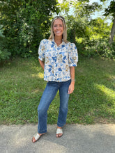 Load image into Gallery viewer, Blue Floral Puff Pintuck Sleeve Top

