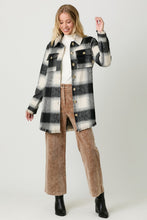 Load image into Gallery viewer, Fringe Detailed Long Plaid Jacket
