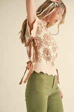 Load image into Gallery viewer, Ribbed Scallop Floral Sweater Vest
