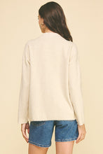 Load image into Gallery viewer, Soft Yarn Knit Sweater with Front Pockets
