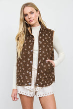 Load image into Gallery viewer, Floral Quilted Zip Front Mock Neck Vest
