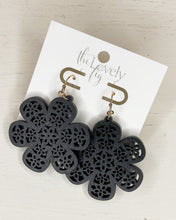 Load image into Gallery viewer, Flower Filigree Wood Earring
