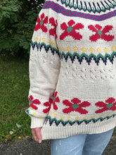 Load image into Gallery viewer, Pointed Floral Pattern Sweater
