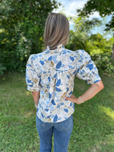 Load image into Gallery viewer, Blue Floral Puff Pintuck Sleeve Top
