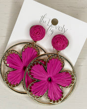 Load image into Gallery viewer, Raffia Flower Disc Earring
