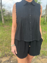 Load image into Gallery viewer, Soft Linen Pintuck Sleeveless Collared Shirt
