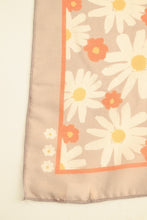Load image into Gallery viewer, Daisy Flower Print Cotton Scarf

